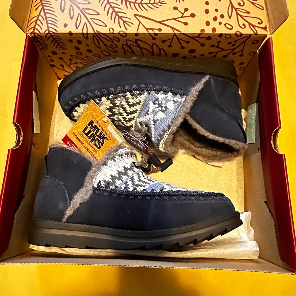 MUK LUKS Navy Blue and Gray Boots
